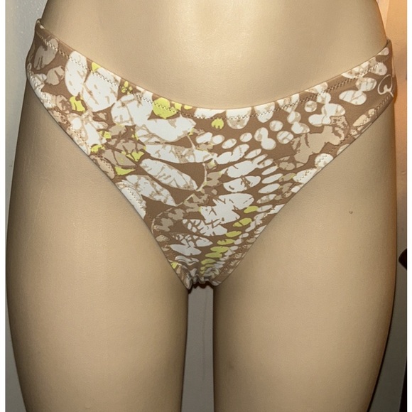 Aerie Cheekiest Coupe Tres
Echancree Bikini Bottom Size M - Picture 2 of 11